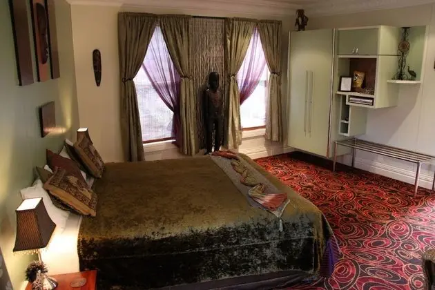 Standard Oda (Henderson Room Only)