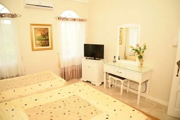 Deluxe Süit, Banyolu/Duşlu, Köşe (AC fee not included in rate)