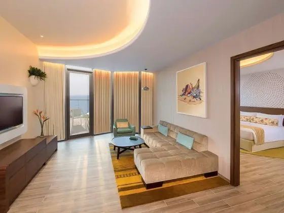 Deluxe Süit, 1 Yatak Odası, Business Dinlenme Salonu Kullanımı, Kısmi Deniz Manzaralı (Beach Access)