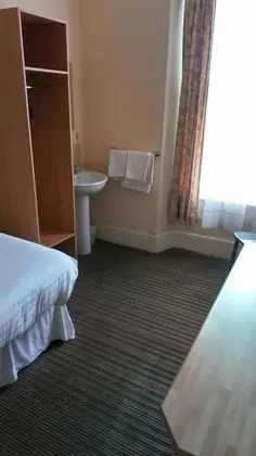 Tek Kişilik Oda, Ortak Banyo