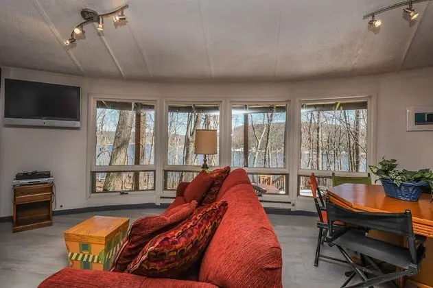 Ev, Birden Çok Yatak, Sıcak Su Havuzu