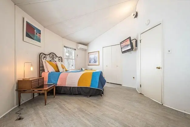 Ev, Birden Çok Yatak, Sıcak Su Havuzu