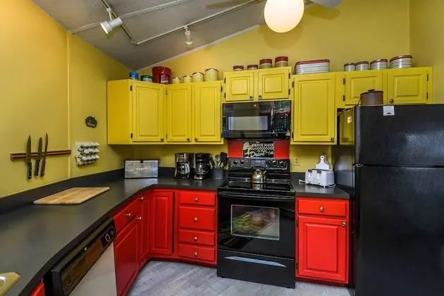 Ev, Birden Çok Yatak, Sıcak Su Havuzu