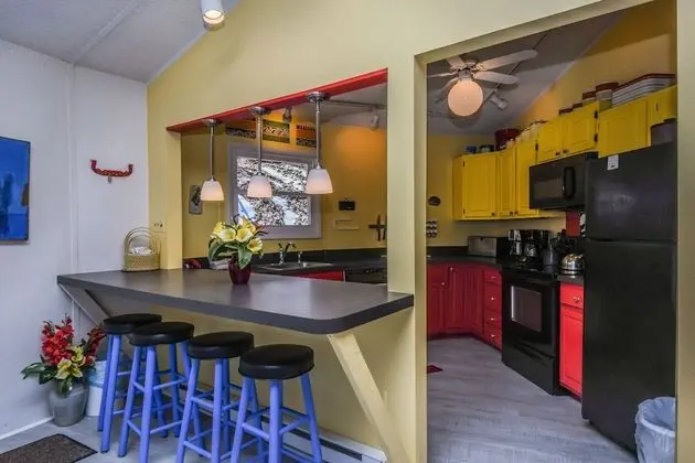 Ev, Birden Çok Yatak, Sıcak Su Havuzu