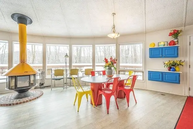 Ev, Birden Çok Yatak, Sıcak Su Havuzu