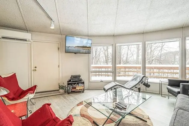 Ev, Birden Çok Yatak, Sıcak Su Havuzu