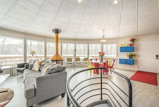 Ev, Birden Çok Yatak, Sıcak Su Havuzu