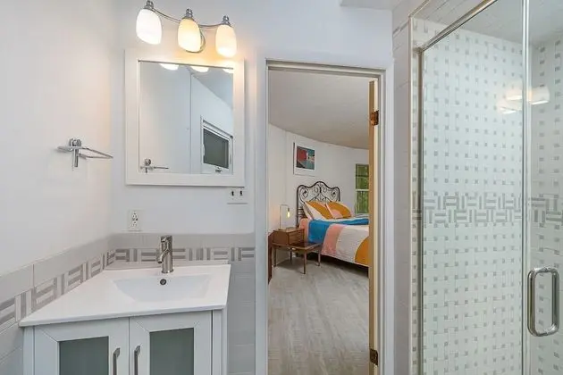 Ev, Birden Çok Yatak, Sıcak Su Havuzu