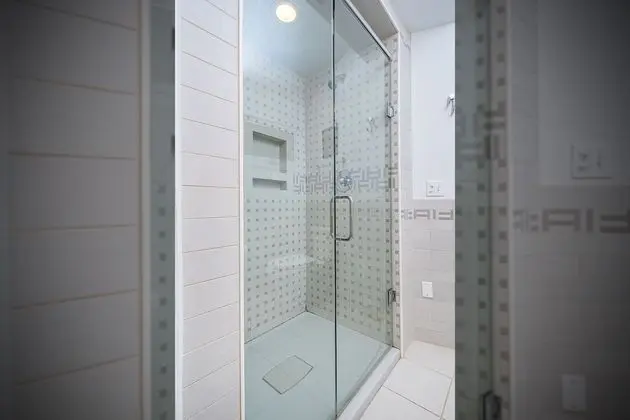 Ev, Birden Çok Yatak, Sıcak Su Havuzu