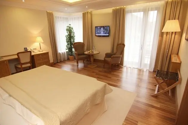 Süit, Balkon, Nehir Manzaralı