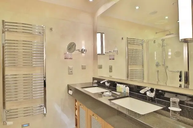 Superior Tek Büyük Yataklı Oda, Balkon, Nehir Manzaralı