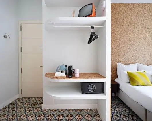 Tek Büyük Yataklı Oda, Balkon