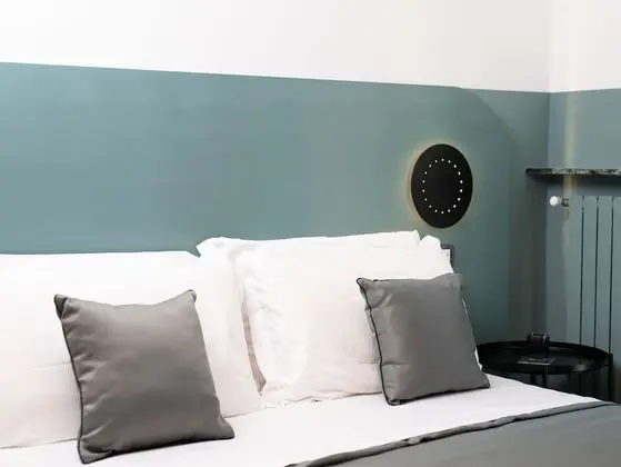 Deluxe Tek Büyük Yataklı Oda (con balcone)