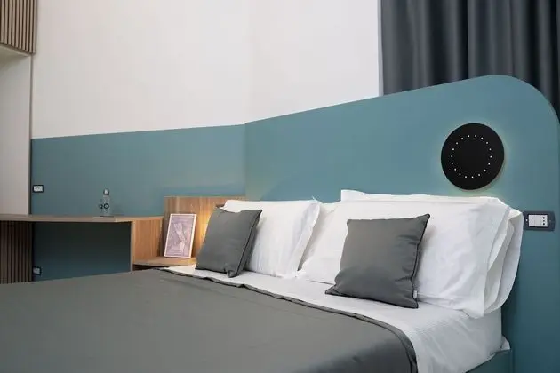 Deluxe Tek Büyük Yataklı Oda (con balcone)