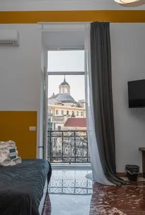 Deluxe Tek Büyük Yataklı Oda (con balcone)