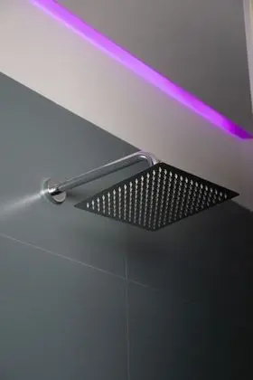 Deluxe Tek Büyük Yataklı Oda (con balcone)