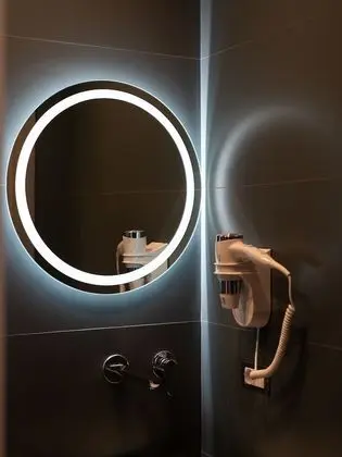 Deluxe Tek Büyük Yataklı Oda (con balcone)