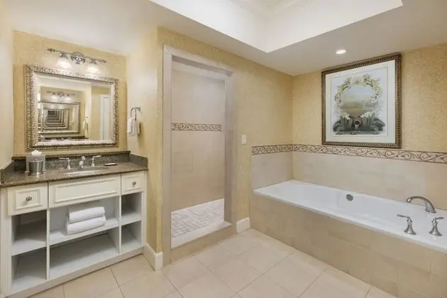 ONE BEDROOM GRANDE SUITE