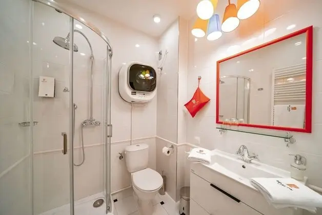 Superior Modern Studio