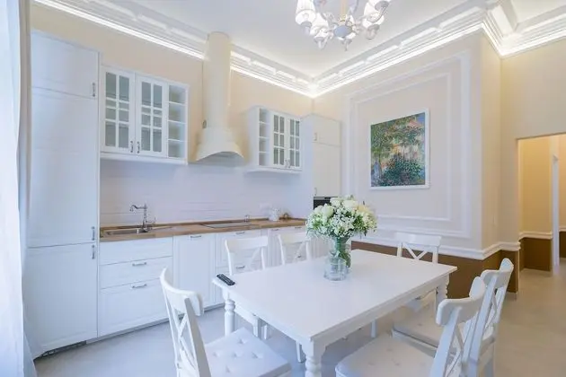Süit (Pastel with Dining Area)