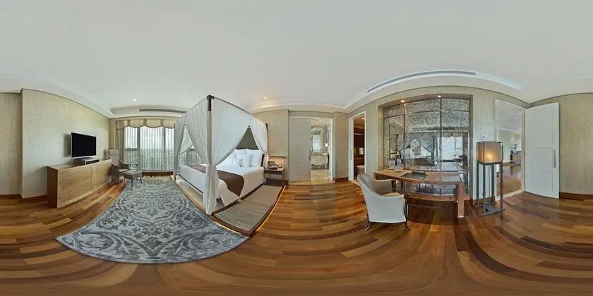 Designer Suite, Business Lounge Access, Free minibar, City view