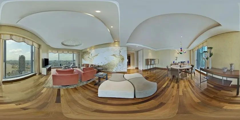 Designer Suite, Business Lounge Access, Free minibar, City view