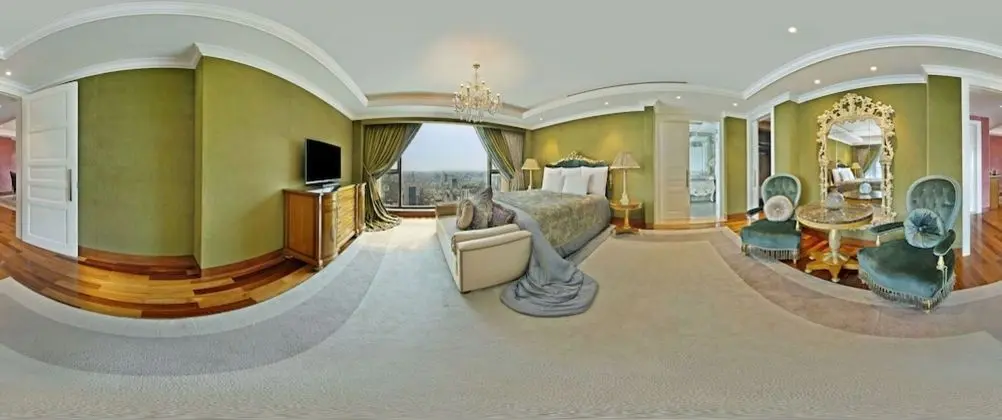 Designer Suite, Business Lounge Access, Free minibar, City view