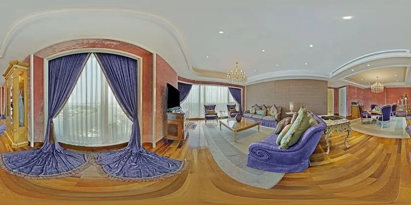 Designer Suite, Business Lounge Access, Free minibar, City view