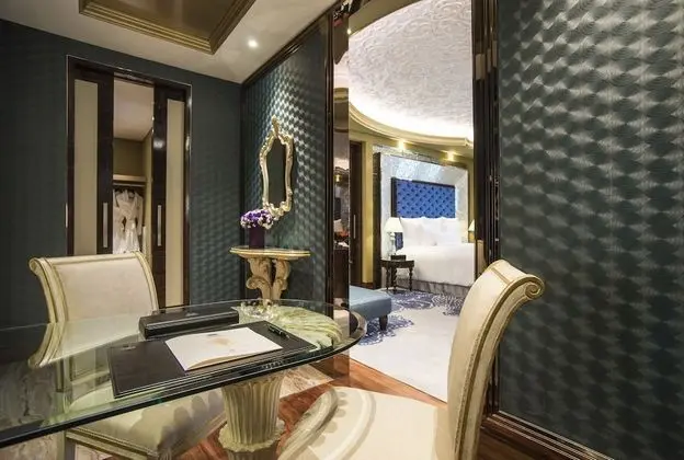Junior Süit, Business Dinlenme Salonu Kullanımı, Şehir Manzaralı