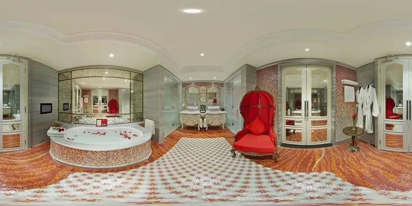 Romance Suite, Business Lounge access, Free minibar, City view