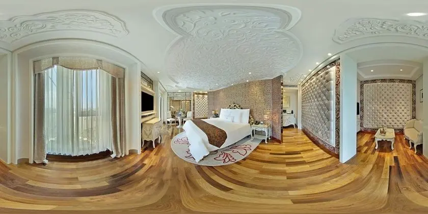 Romance Suite, Business Lounge access, Free minibar, City view