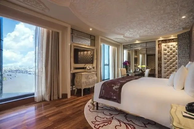 Romance Suite, Business Lounge access, Free minibar, City view