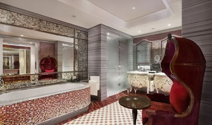 Romance Suite, Business Lounge access, Free minibar, City view