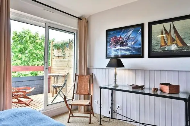 Tek Büyük Yataklı Oda, Banyolu/Duşlu, Bahçe Manzaralı (ÎLE RENAUD vue Mer)