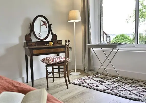 Tek Büyük Yataklı Oda, Banyolu/Duşlu, Deniz Manzaralı (ÎLE LONGUE vue jardin)