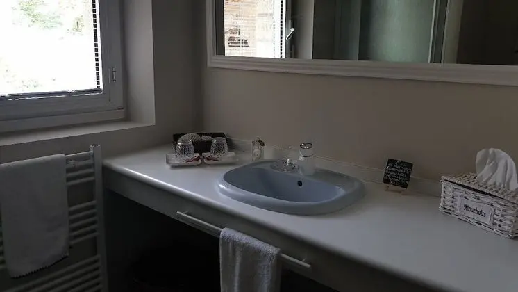 Tek Büyük Yataklı Oda, Banyolu/Duşlu, Deniz Manzaralı (ÎLE LONGUE vue jardin)