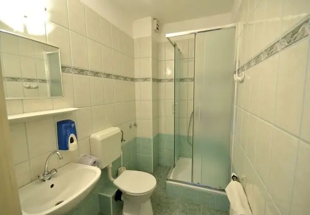 Basic Büyük Yataklı Tek Kişilik Oda