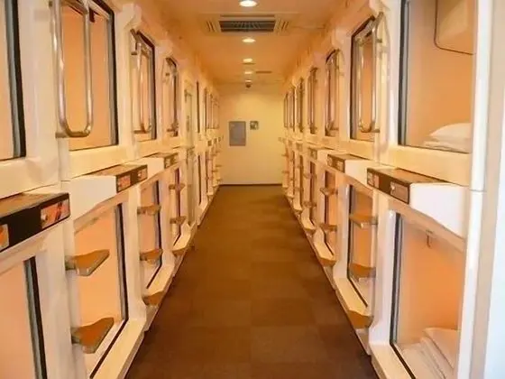 Standard Oda, Sadece erkekler için (Special Offer, Capsule Room)