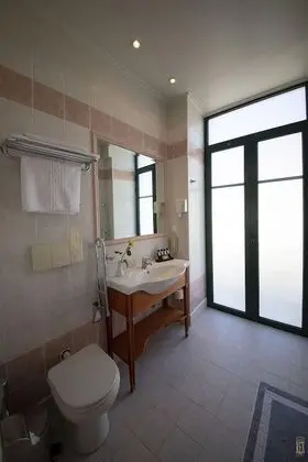 Üç Kişilik Oda