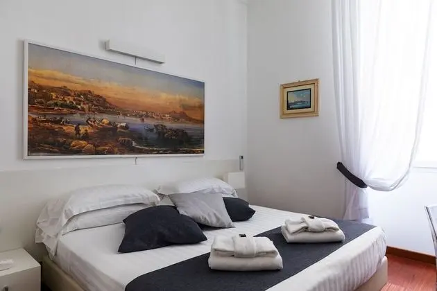 Superior Tek Büyük Yataklı Oda, Kısmi Deniz Manzaralı