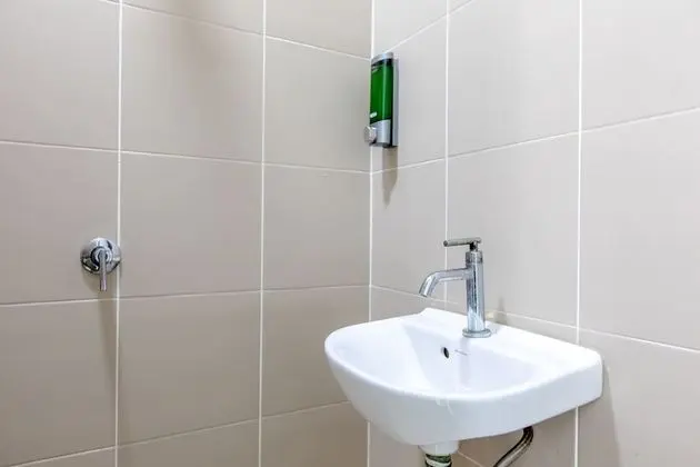 Oda, Ortak Banyo (B)