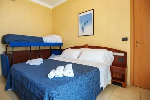 Dört Kişilik Oda, Deniz Manzaralı