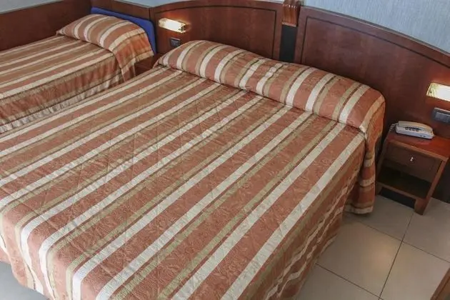 Dört Kişilik Oda, Deniz Manzaralı