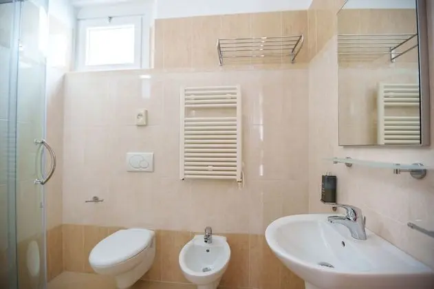 Dört Kişilik Oda, Deniz Manzaralı