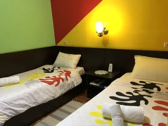 Üç Kişilik Oda