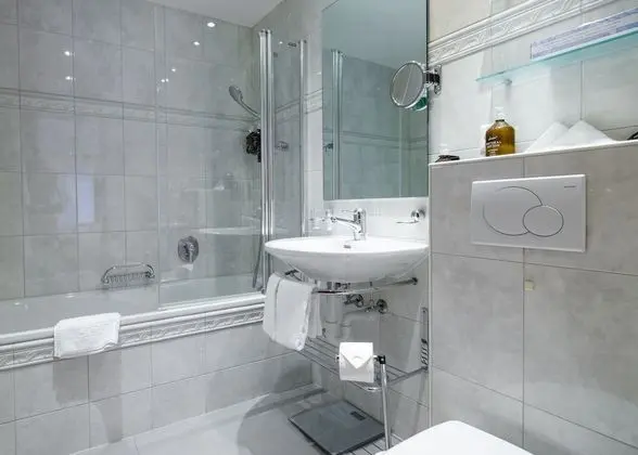 Tek Büyük Yataklı Oda, Balkon, Dağ Manzaralı (Matterhorn View)