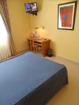 Büyük Yataklı Tek Kişilik Oda