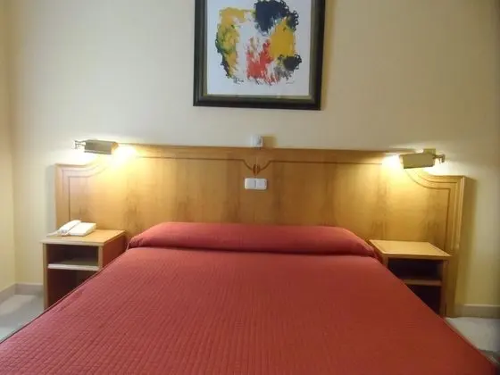 Büyük Yataklı Tek Kişilik Oda