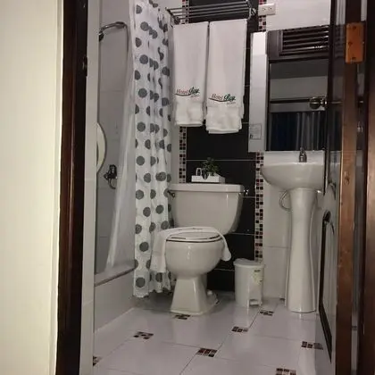 Tek Büyük Yataklı Oda, 2 Çift Kişilik Yatak