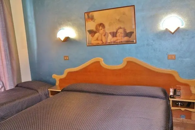 Üç Kişilik Oda